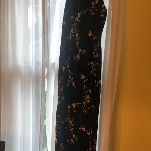 Lond dress with slit on side - Picture 3 of 3